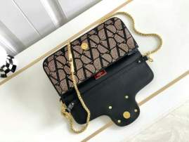 Picture of Valentino Handbags _SKUfw138986464fw